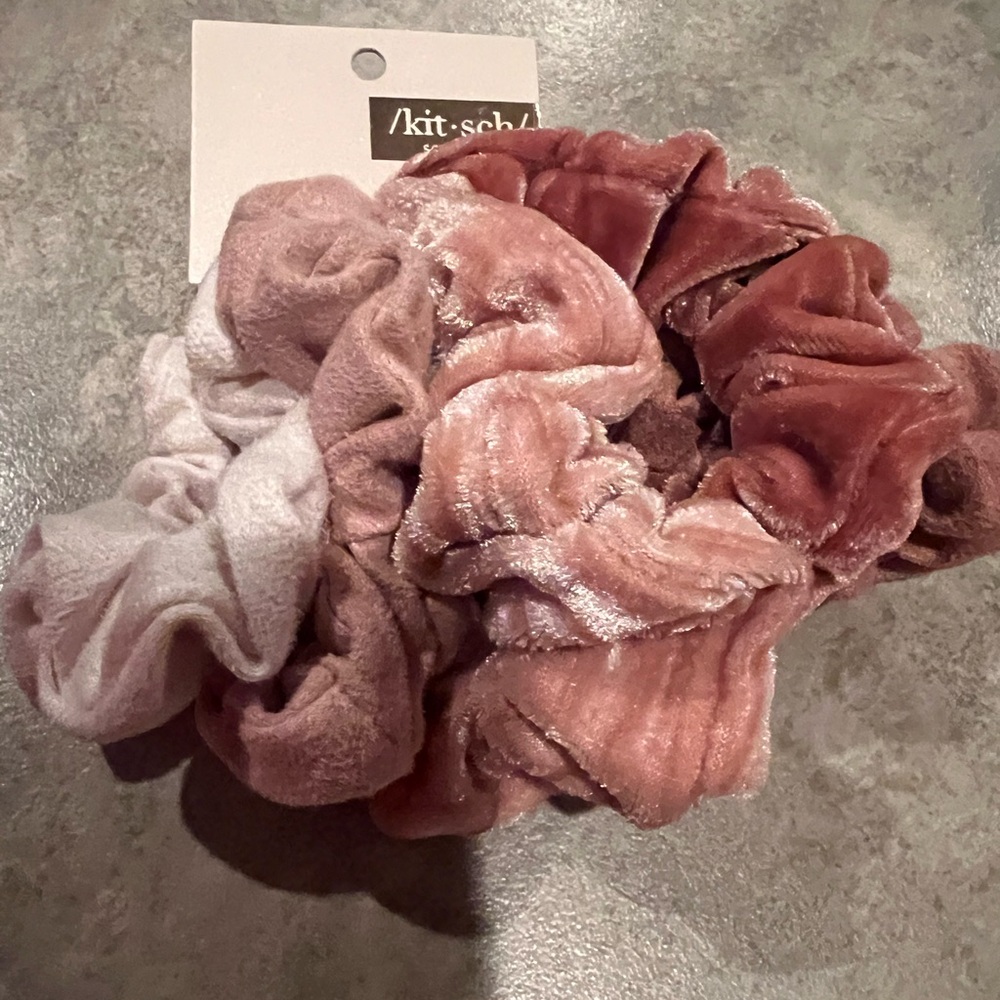 Kitsch Blush and Rose Velvet Hair Scrunchies